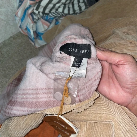 Xl. Reversible Shacket. Soft tan corduroy - Picture 5 of 5